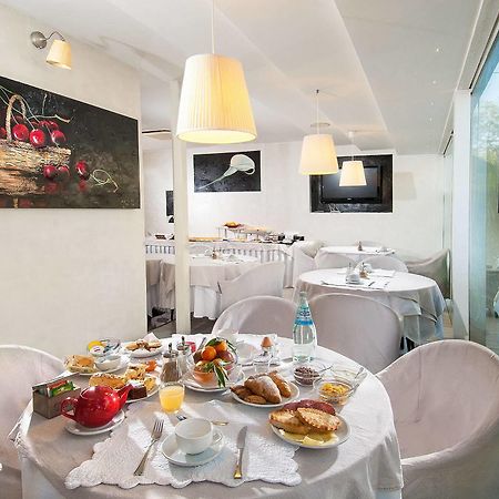 Hotel Mediterraneo بيزارو المظهر الخارجي الصورة