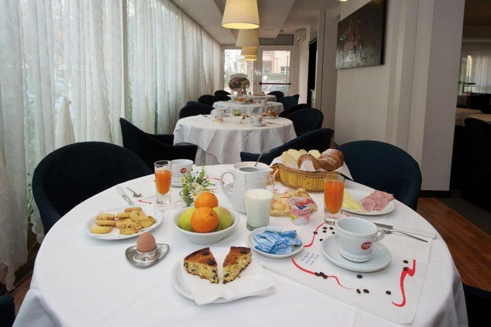 Hotel Mediterraneo بيزارو المظهر الخارجي الصورة