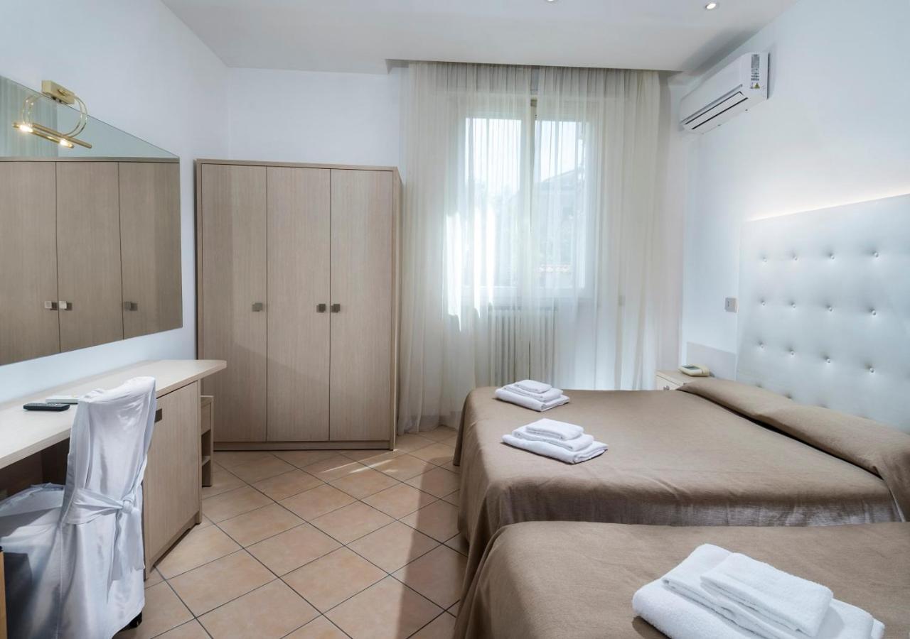 Hotel Mediterraneo بيزارو المظهر الخارجي الصورة