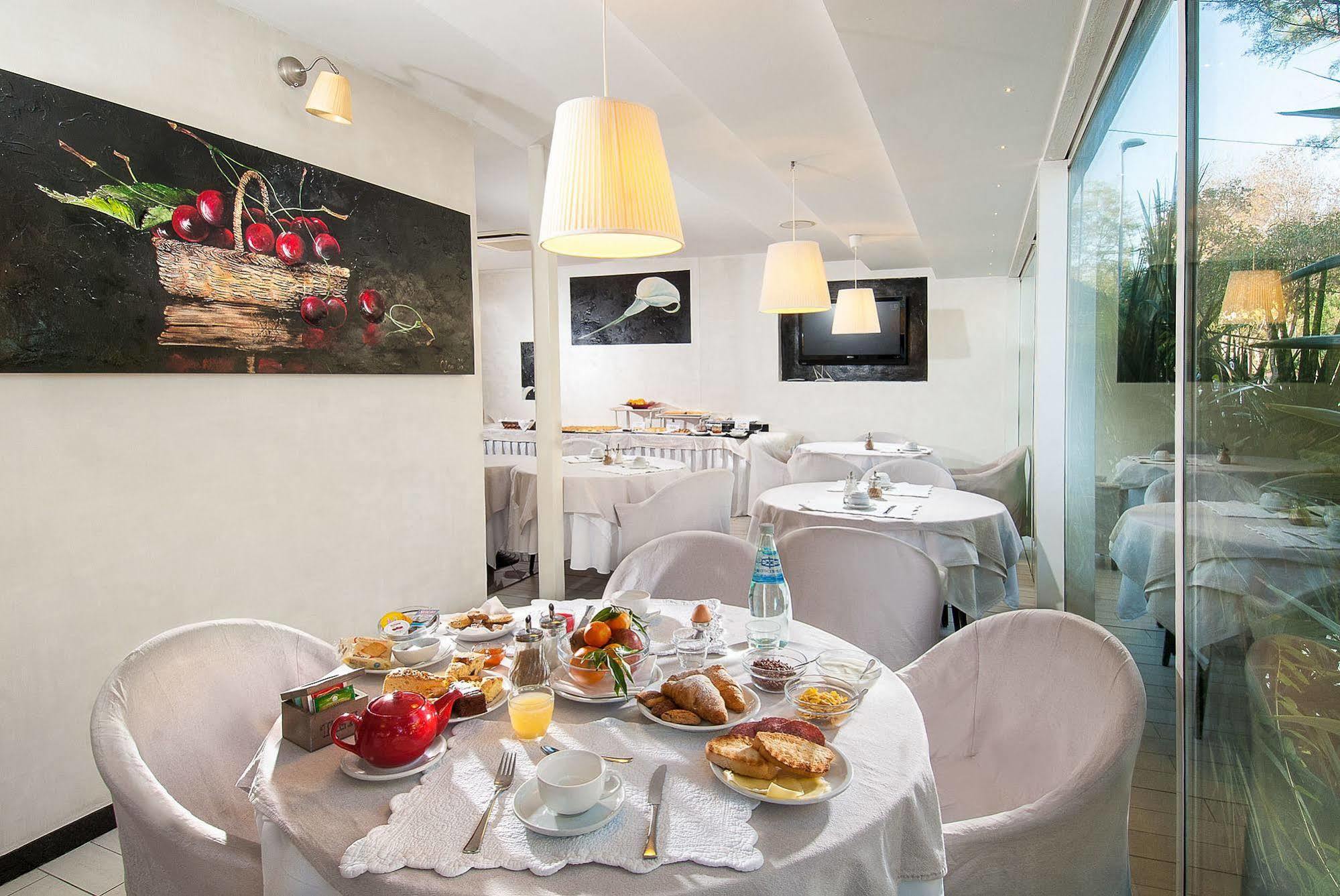 Hotel Mediterraneo بيزارو المظهر الخارجي الصورة
