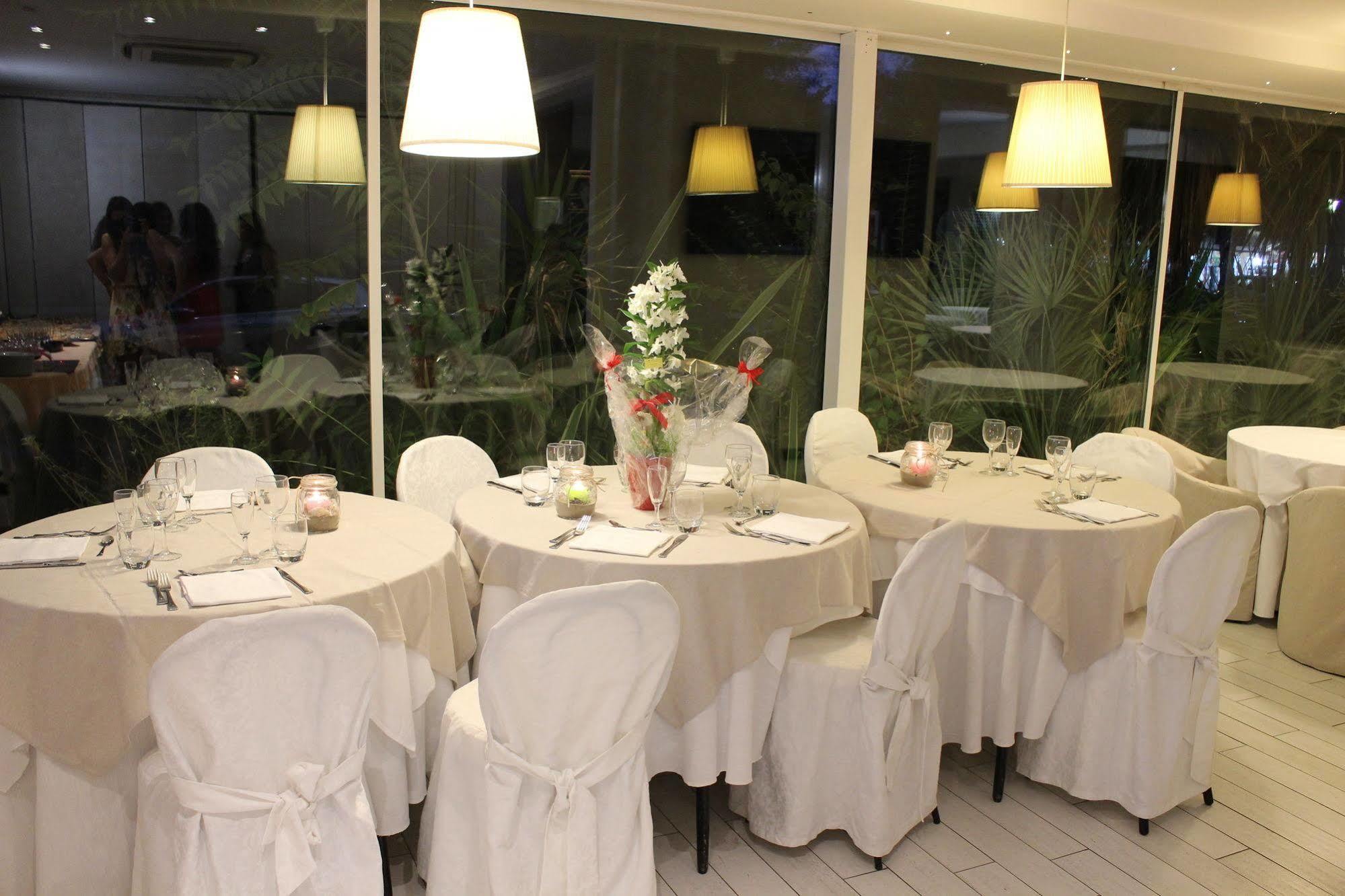 Hotel Mediterraneo بيزارو المظهر الخارجي الصورة