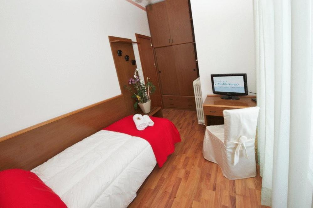 Hotel Mediterraneo بيزارو الغرفة الصورة