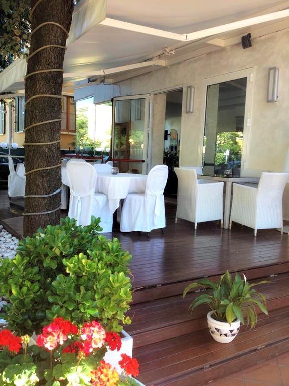 Hotel Mediterraneo بيزارو المظهر الخارجي الصورة